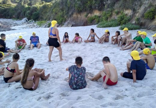 Nenos e nenas de Touro desfrutan dunha semana de campamento na Illa de Ons